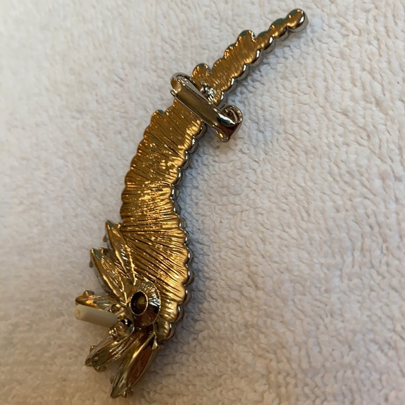 NWOT Statement earring - Picture 3 of 4